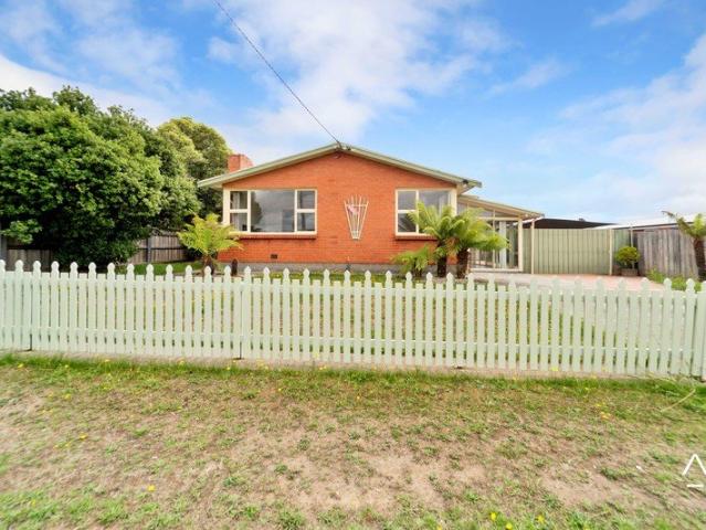 Comfortable Family Living in a Peaceful Location