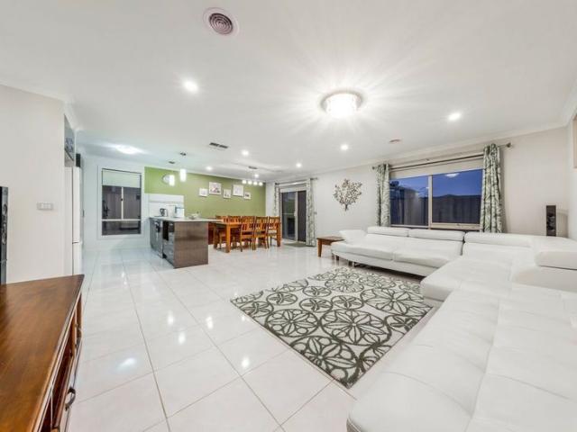 Comfortable Family Living in a Prime Cranbourne North Location