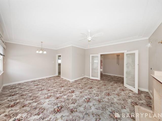 Comfortable Family Living in a Prime Sunshine Location