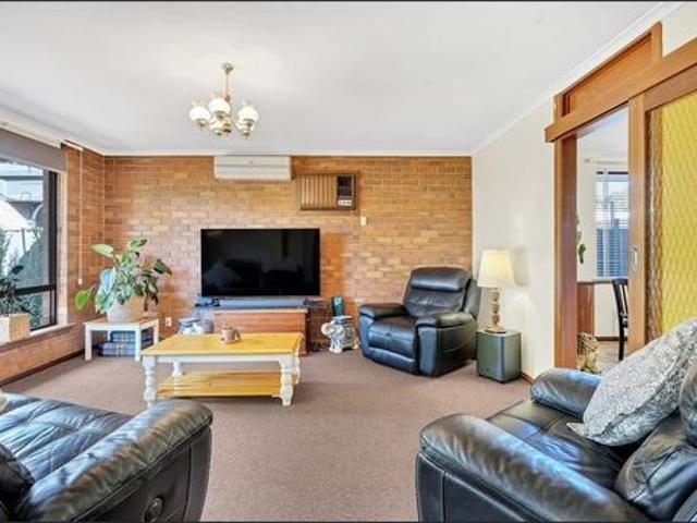 Comfortable Family Living in a Prime Valley View Location!