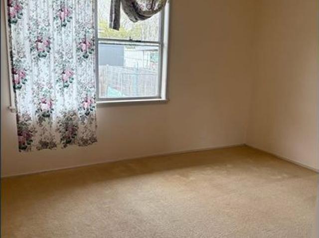 Comfortable Family Living in a Quiet Court