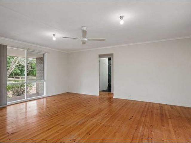Comfortable Family Living in a Quiet Court Location