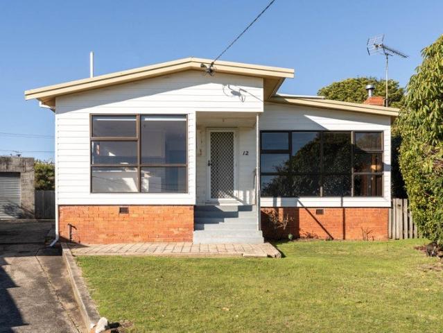 Comfortable Family Living in a Quiet Court Location
