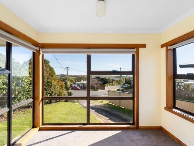 Comfortable Family Living in a Quiet Court Location