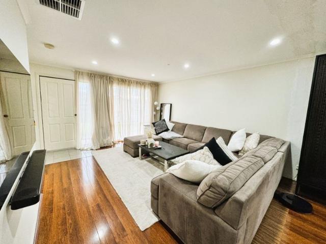 Comfortable Family Living in a Quiet Court Location