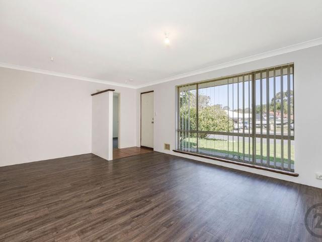 Comfortable Family Living in a Quiet Cul De Sac