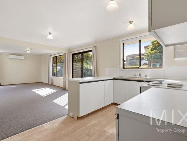 Comfortable Family Living in a Quiet Cul de Sac