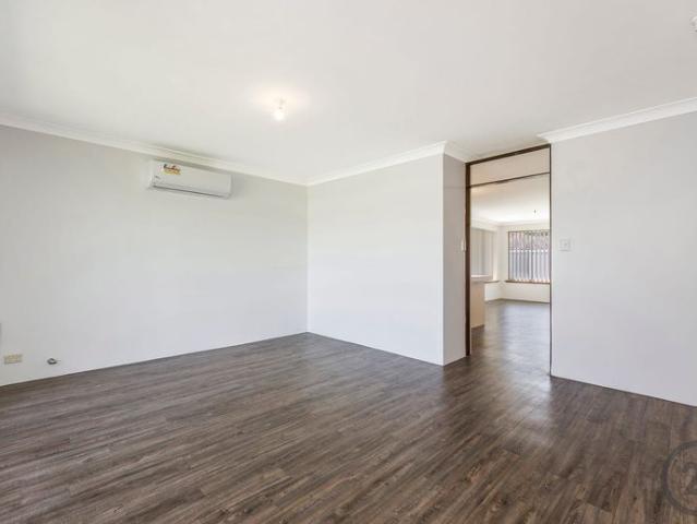 Comfortable Family Living in a Quiet Cul de Sac