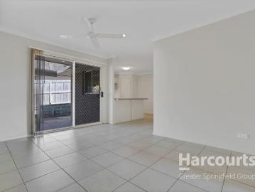 Comfortable Family Living in a Quiet Cul de Sac