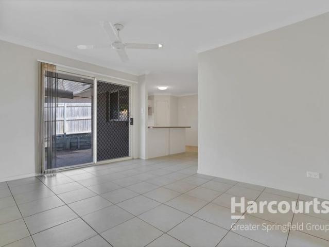 Comfortable Family Living in a Quiet Cul de Sac