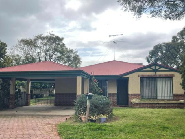 Comfortable Family Living in a Quiet Greenfields Cul de Sac