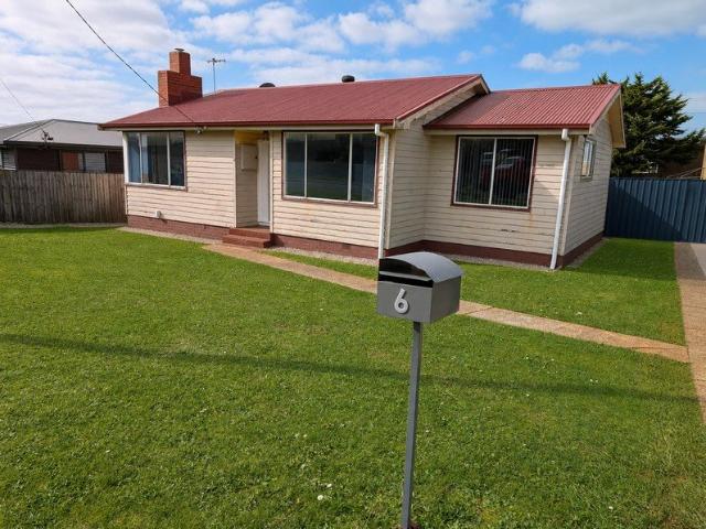 Comfortable Family Living in a Quiet Residential Setting