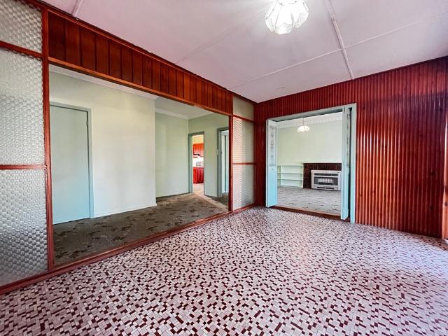 Comfortable Family Living in an Established Location
