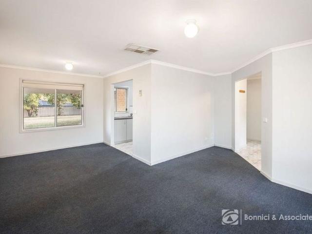 COMFORTABLE FAMILY LIVING IN CONVENIENT BARANDUDA