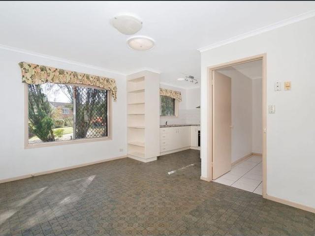 Generous Space & Convenient Location – Walk to Westfield Garden City