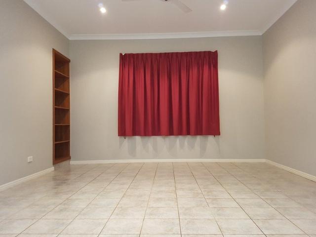 Comfortable Family Living in Convenient Douglas