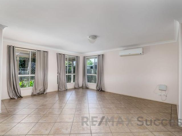 Comfortable Family Living in Convenient Mount Lofty Location