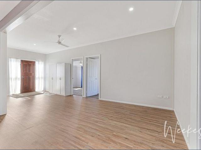 COMFORTABLE FAMILY LIVING IN CONVENIENT NORVILLE!