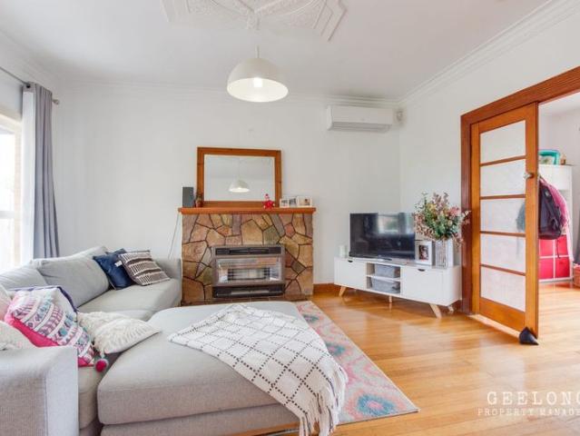 Comfortable Family Living in Convenient Newcomb Check Out My3D Tour