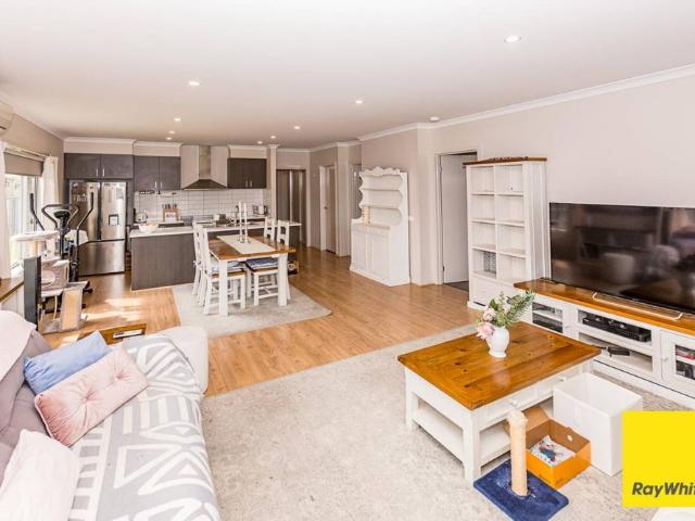 Comfortable Family Living in Foster