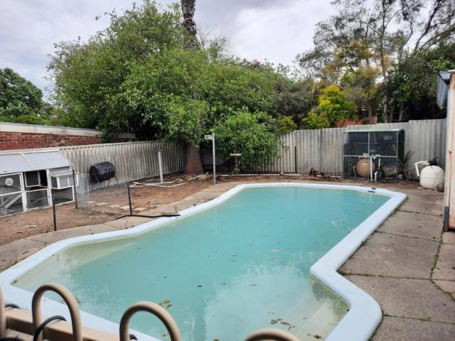 Comfortable Family Living in Girrawheen