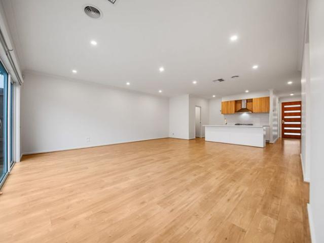 Comfortable Family Living in Growing Bonnie Brook