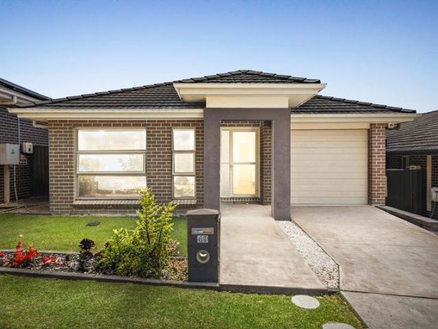 Comfortable Family Living in Jordan Springs!