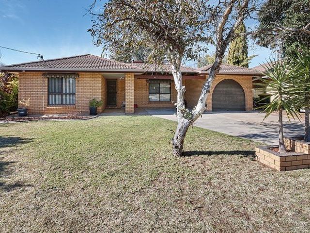 Comfortable Family Living in Lake Albert