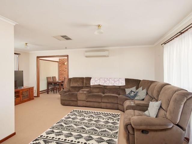Comfortable Family Living in Lake Albert