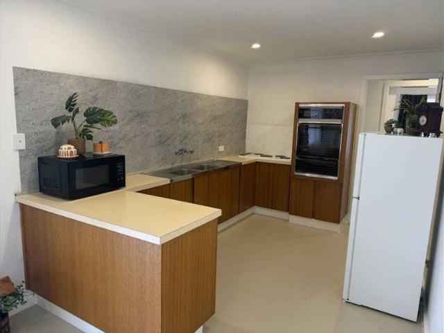 Comfortable family living in Roberts Avenue