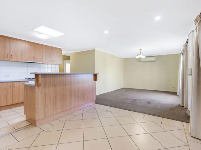 Comfortable Family Living in St Albans Park
