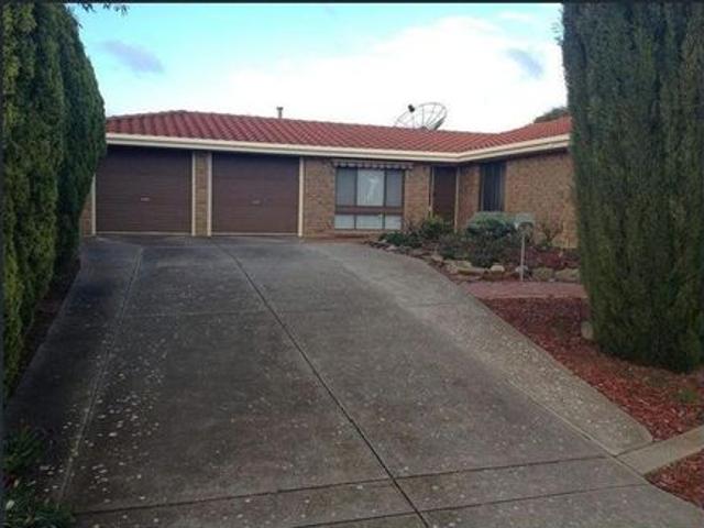 COMFORTABLE FAMILY LIVING IN SOUGHT AFTER HALLETT COVE