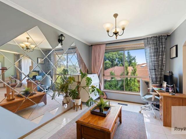 Comfortable family living in the heart of Attwood!