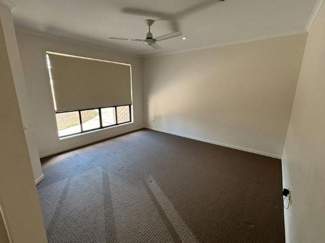 COMFORTABLE FAMILY LIVING IN THE HEART OF BOYNE ISLAND