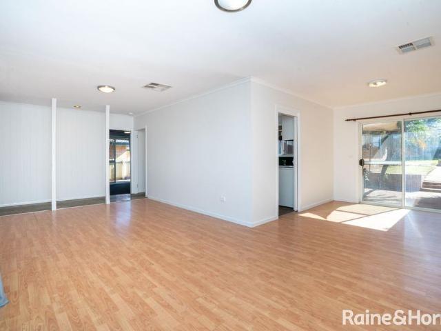 COMFORTABLE FAMILY LIVING IN THE HEART OF COOLAMON
