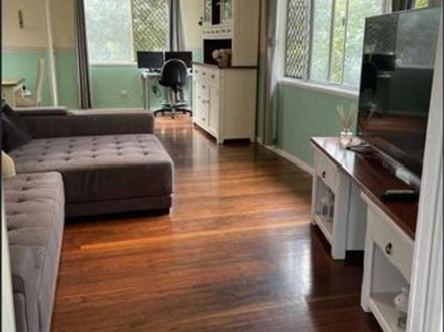 Comfortable Family Living in the Heart of Kingston