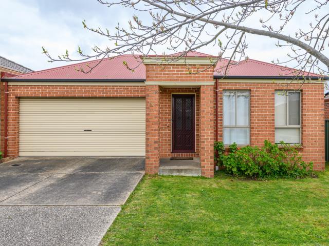 Comfortable Family Living in the Heart of Lake Gardens