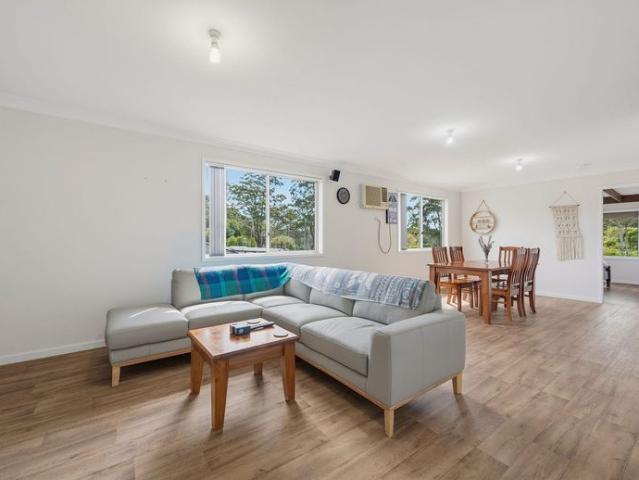Comfortable Family Living In The Heart of Laurieton