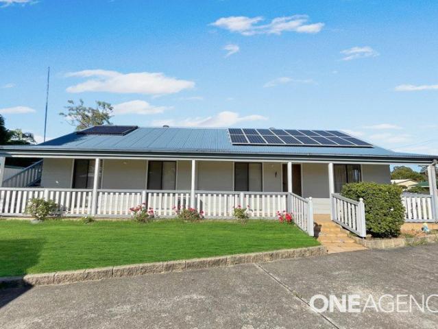 COMFORTABLE FAMILY LIVING IN THE HEART OF SANCTUARY POINT