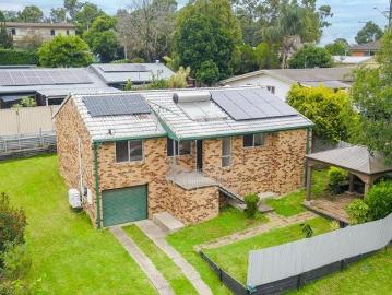Comfortable Family Living in the Heart of Seventeen Mile Rocks