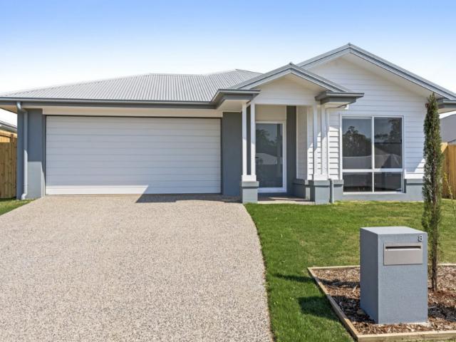 Comfortable Family Living in the Popular Botanic Estate