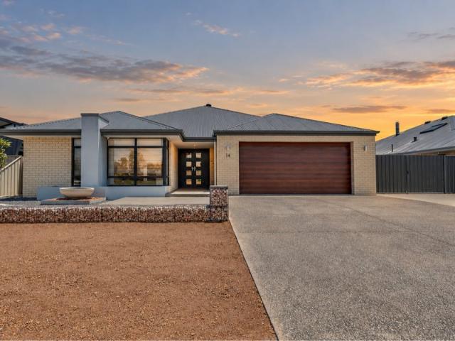 Comfortable Family Living in Treendale, near shops and schools