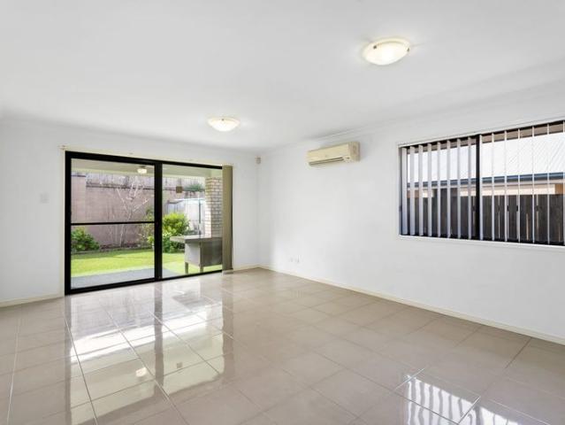 Comfortable Family Living in Warner