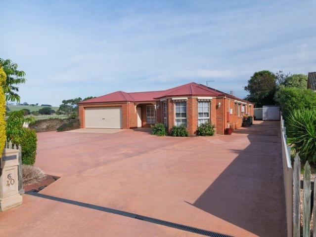 Comfortable Family Living With A Country Feel
