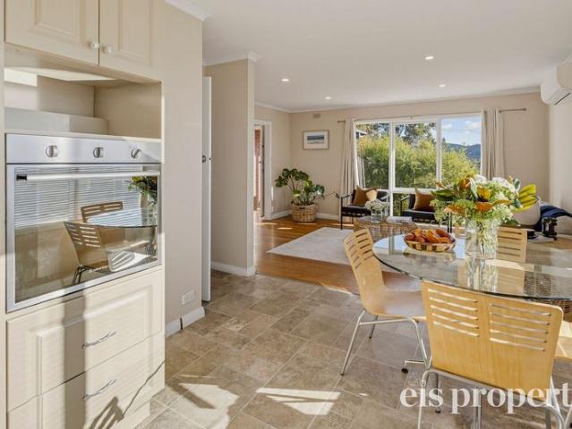Comfortable Family Living With A Spacious Fully Fenced Yard