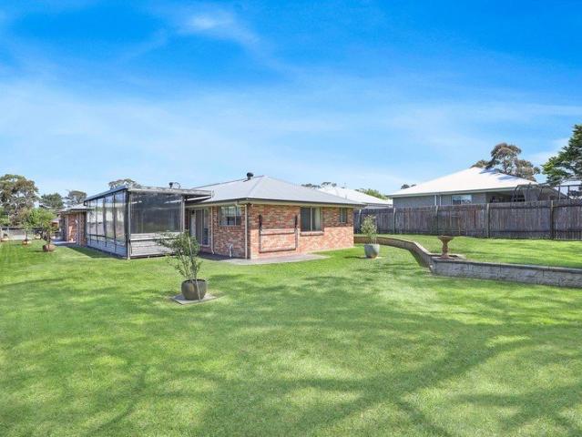 Comfortable Family Living with Granny Flat