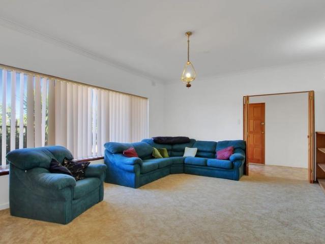 Comfortable Family Living with Great Entertaining & Shedding