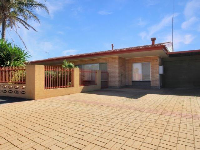 Comfortable Family Living with Great Entertaining & Shedding