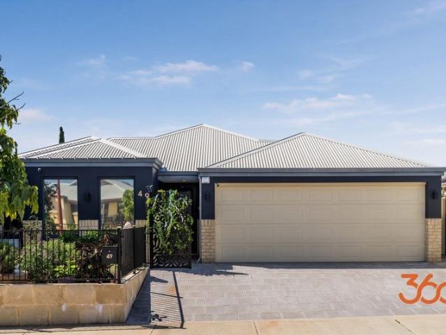 Comfortable Family Living with Effortless Entertaining