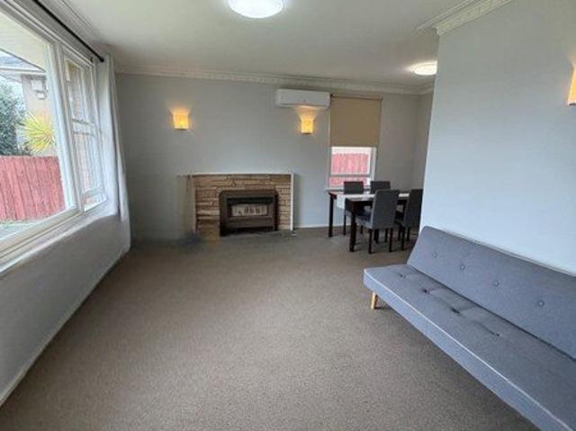 Comfortable Family Living with Outdoor Entertaining & Gardening Included